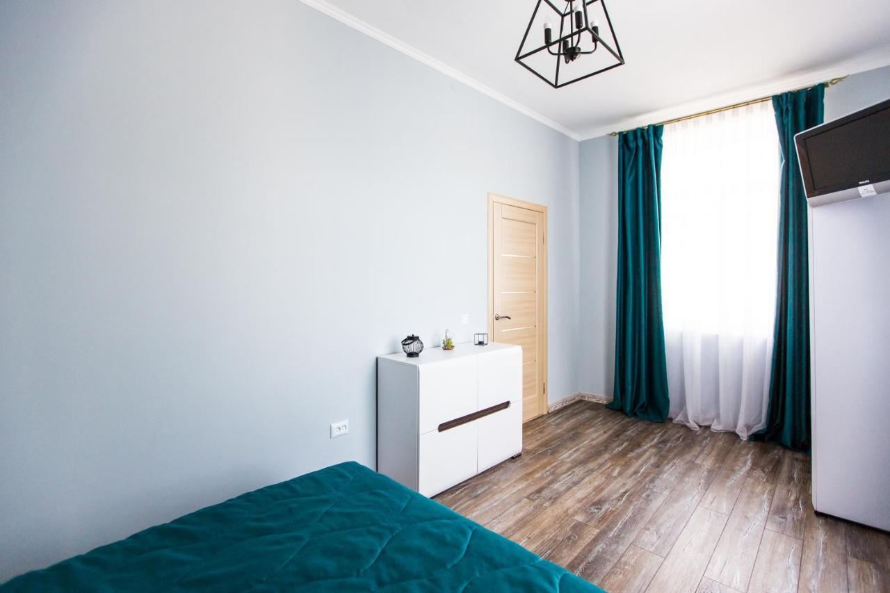 1 Bedroom Apartment Near Elizabeth'S The Cathedral Lviv Exterior foto