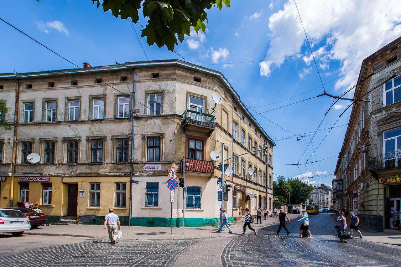 1 Bedroom Apartment Near Elizabeth'S The Cathedral Lviv Exterior foto