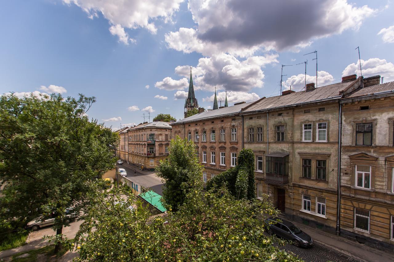 1 Bedroom Apartment Near Elizabeth'S The Cathedral Lviv Exterior foto